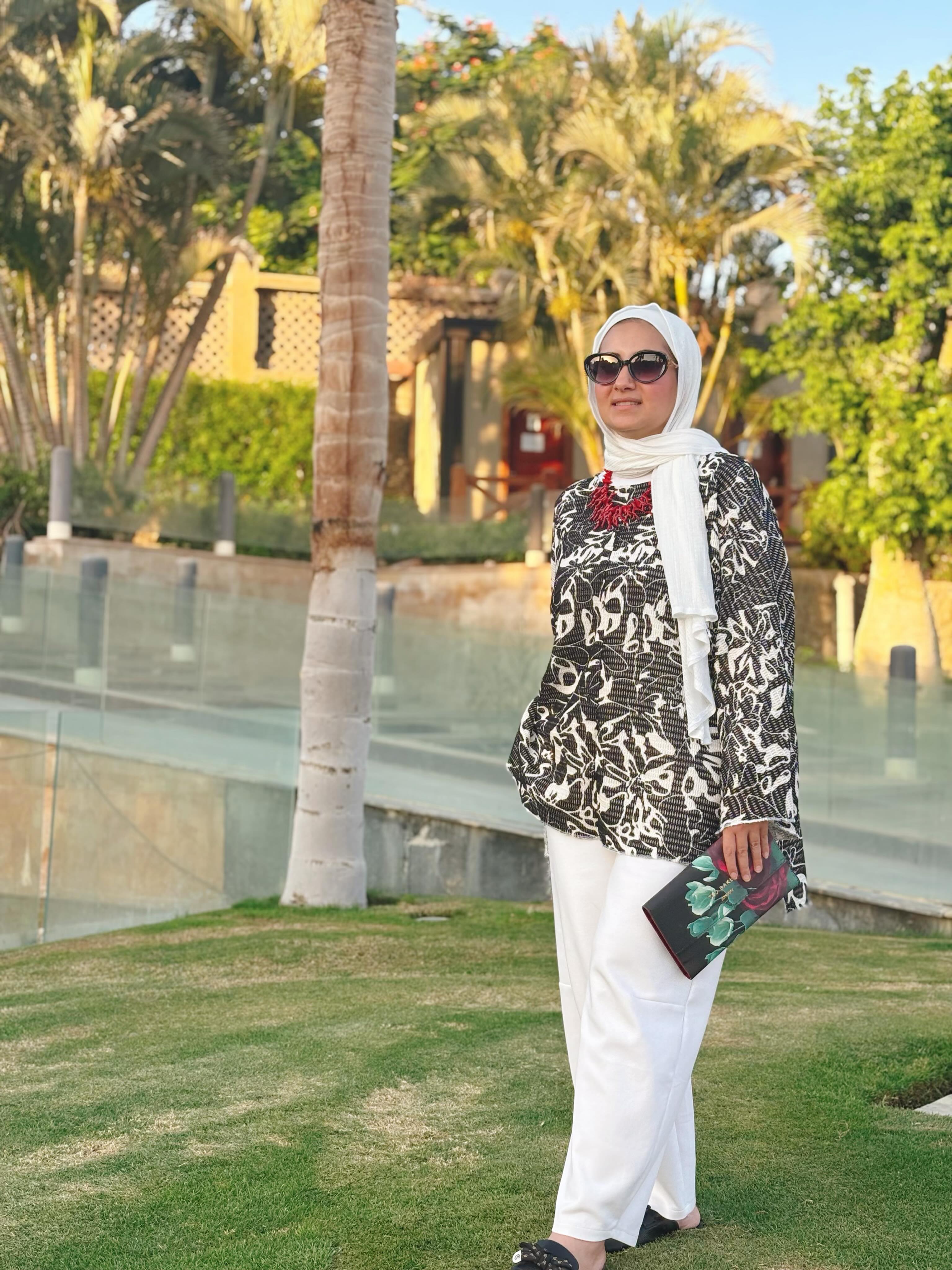 Black-and-white patterned knit cotton blouse with relaxed silhouette